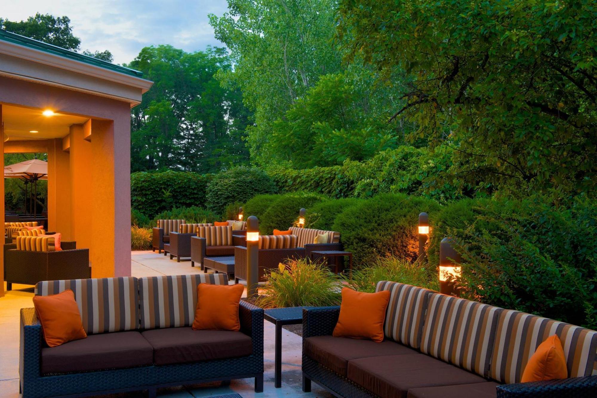 Country Inn & Suites By Radisson, Columbus-Edinburgh Exterior foto